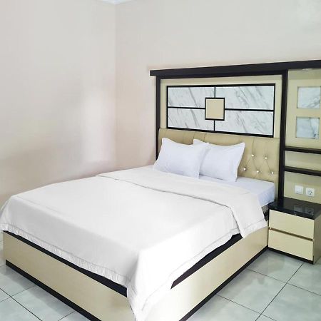 Reddoorz @ Jalan Nyai Enat Sampit Hotel Kültér fotó