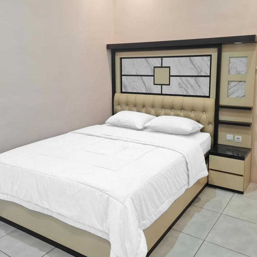 Reddoorz @ Jalan Nyai Enat Sampit Hotel Kültér fotó